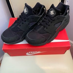 Nike Hurache - Black - size 11M